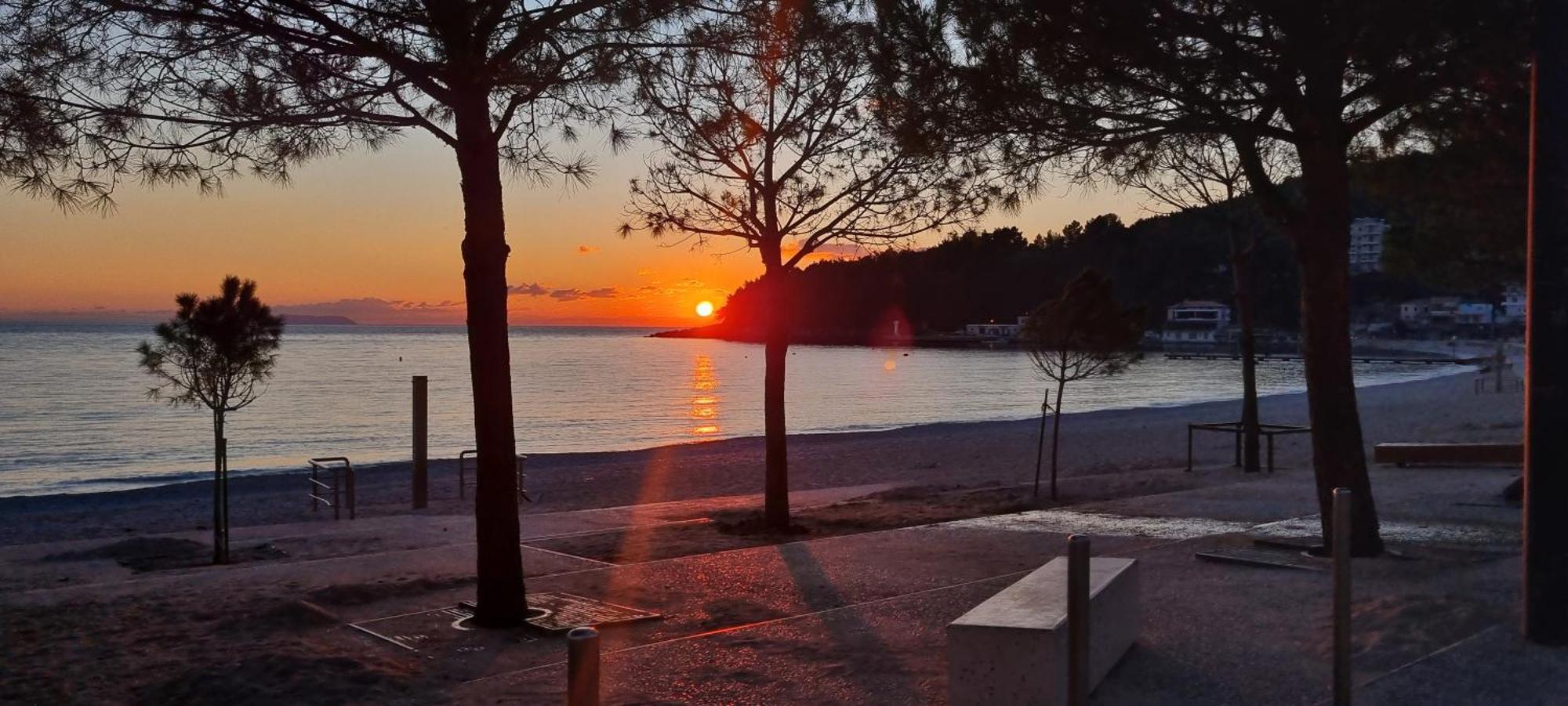 The Sunny Side Daire Himarë Dış mekan fotoğraf